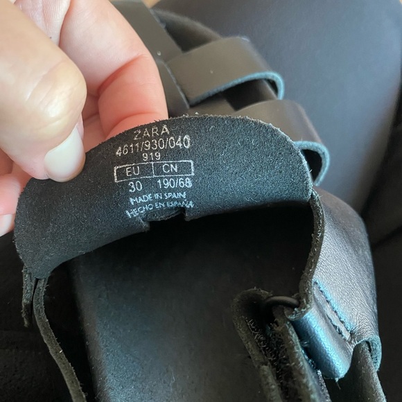 ZARA Kids Black Leather Fisherman Sandals
Size: EU 30 (approx. US Kids 12) - Picture 5 of 7